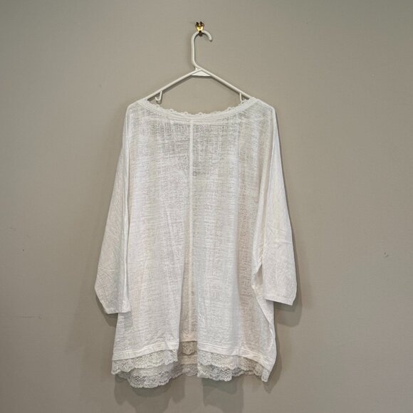 Size 26/28 Lane Bryant Bright White T-Shirt with Lace - Picture 2 of 4